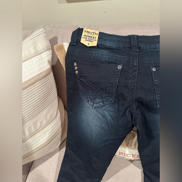 Truth - Picture 9 of 10